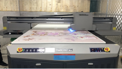 Tìm hiểu ứng dụng của công nghệ in UV lên bạt không gân