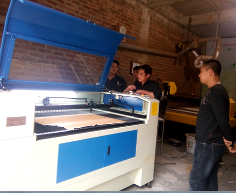 Công ty TNHH quảng cáo & trang trí nội thất Ngôi Sao Xanh - Máy cắt khắc laser
