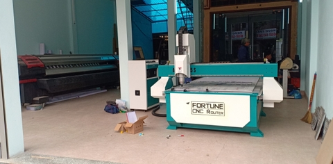 Quảng cáo Phi Hoàng - Máy cắt CNC 1325