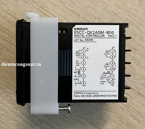 Bộ điều khiển nhiệt độ Omron E5CC-QX2ASM-800