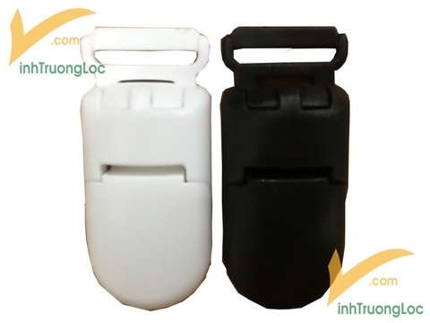 Móc khóa nhựa con bò trắng đen gắn dây đeo thẻ