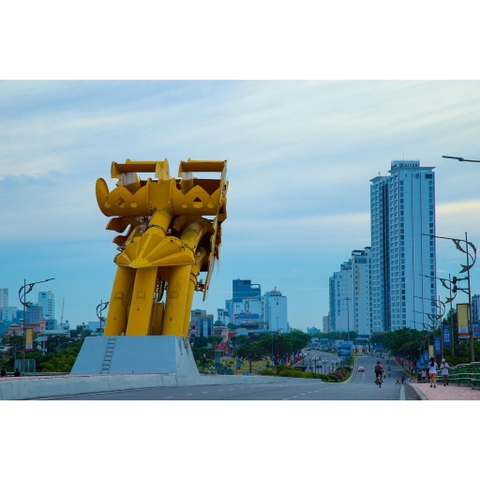 Dịch vụ tiếp tục là ngành 