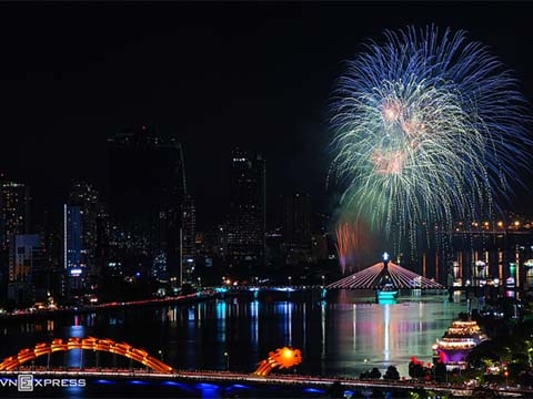 Đà Nẵng bắn pháo hoa kỷ niệm 50 năm ngày giải phóng thành phố