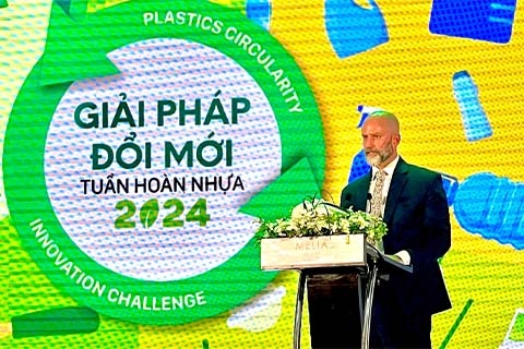 Cần dựa vào sự đổi mới trong tuần hoàn nhựa