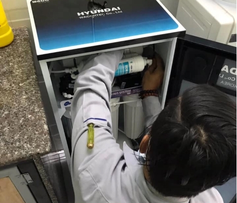 Thay lõi lọc, vỏ bầu cho máy lọc nước RO tại Big C