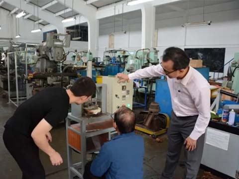 Đà Nẵng: Sinh viên sáng chế máy ép vật liệu hữu cơ thay thế sản phẩm nhựa