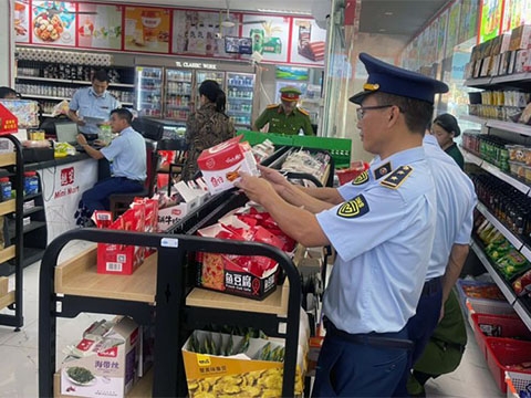 Kiểm tra thị trường, chống tăng giá hàng hóa, dịch vụ