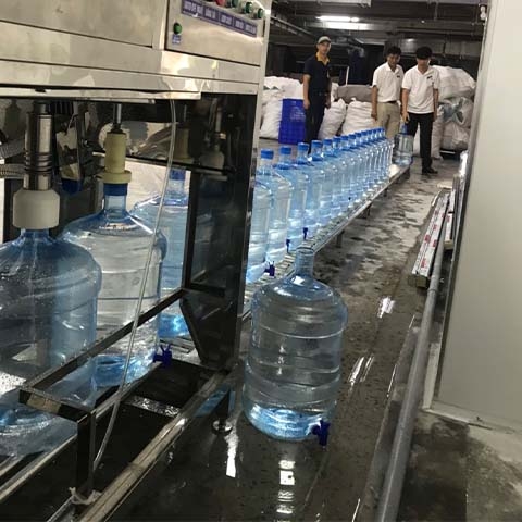 Ứng dụng Hệ Thống Lọc RO trong Sản Xuất Nước Uống Đóng Chai