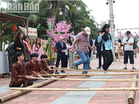 Người dân hào hứng trải nghiệm Tết xưa và nay tại Đà Nẵng