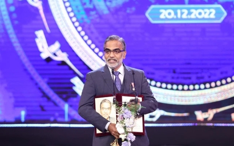 'Cha đẻ' công nghệ tạo ra 1 lít nước sạch chỉ với 7 VND: Chân dung chủ nhân Giải Đặc biệt cho nhà khoa học từ các nước đang phát triển của VinFuture Mùa 2