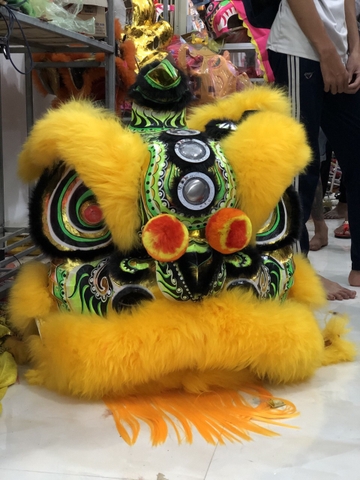 Lân Mengkok màu vàng- mẫu lân mới