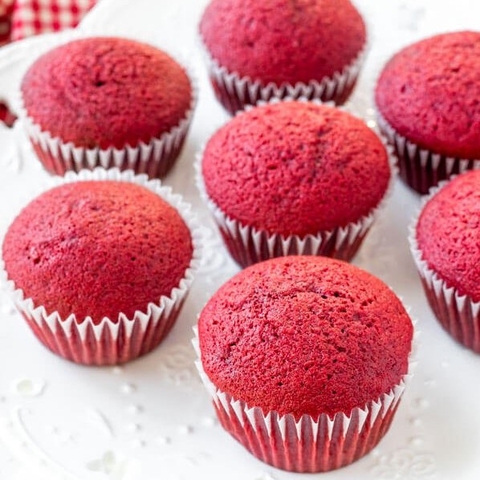 Để Nữ Hoàng Bánh Ngọt Khiến Quốc Tế Thiếu Nhi Của Con Mang Màu Rực Rỡ