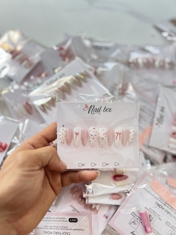 Nail Nơ