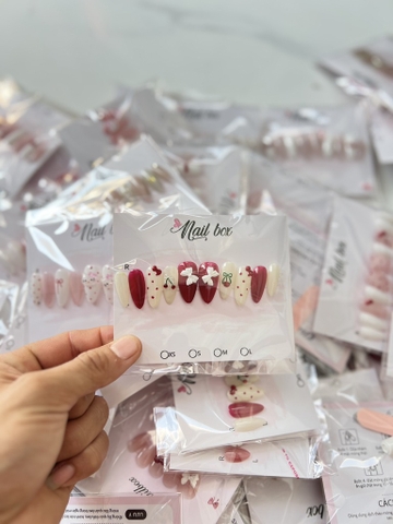 Nail Nơ