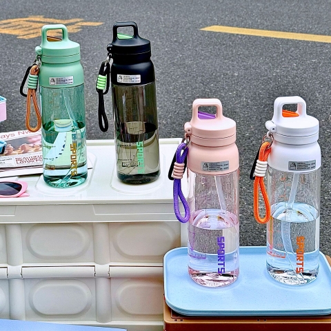 Bình Nước Nhựa 700ml RC3228