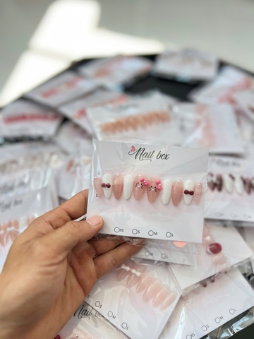Nail Nơ