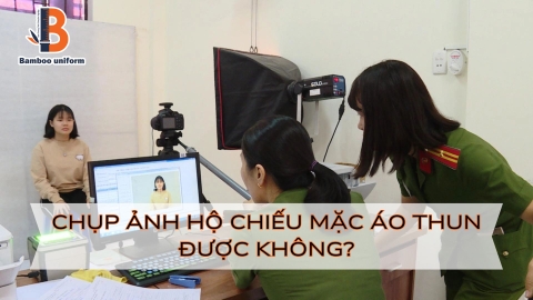 Mặc áo thun chụp ảnh hộ chiếu có được không?
