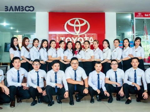 Đồng phục hãng xe Toyota thiết kế chuyên nghiệp, đẳng cấp