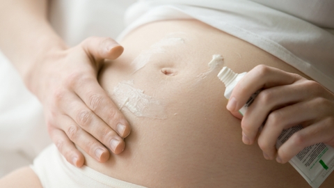 Mang thai có nên dùng mỹ phẩm không? Lưu ý để chọn sản phẩm phù hợp