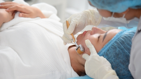 Lăn kim tế bào gốc: Liệu pháp trẻ hóa chuyên sâu tại Spa, Clinic