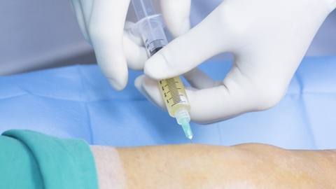 Điều trị thoái hóa khớp háng với phương pháp tiêm PRP