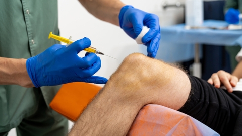 Tiêm PRP khớp gối trong điều trị bảo tồn thoái hóa khớp