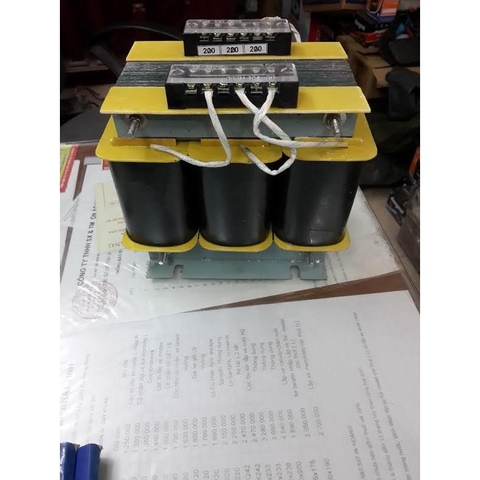 máy biến áp cân pha giúp cân bằng điện áp 3 pha