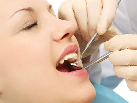 Bọc răng sứ có đau hay không?