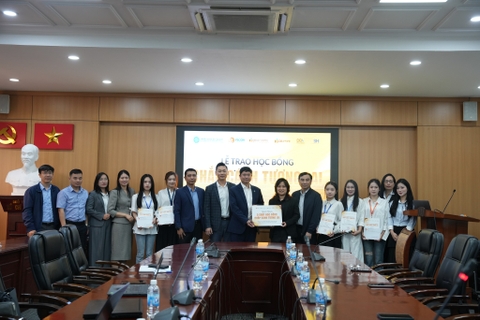 VECOM trao học bổng cho sinh viên Trường Đại học Mỏ - Địa chất