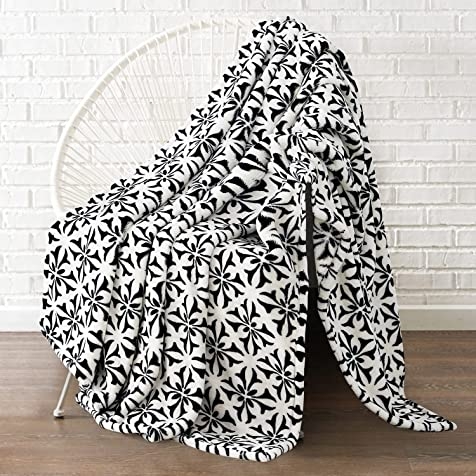 MÔNTE & JARDIN - Ultra Plus Throw (Mền Trắng Hoạ Tiết 152 x 177cm)