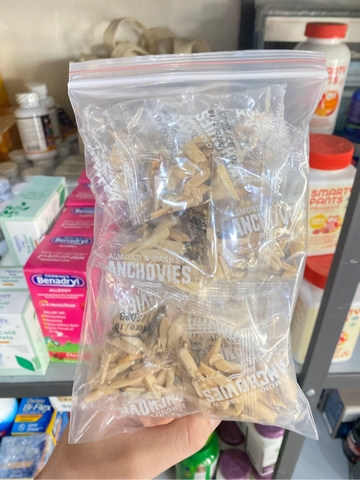 SEA TEMPLE - ALMOND & CASHEW ANCHOVIES (CÁ KHÔ, HẠNH NHÂN, HẠT ĐIỀU 10 GÓI)