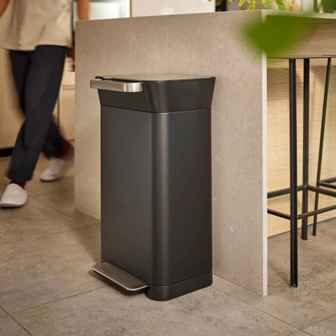 Thùng rác thông minh Joseph Joseph 30L Titan Trash Compactor Kitchen Bin Black