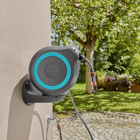 Bộ vòi tưới treo tường dây cuốn tự động 20m Gardena 18610-20
