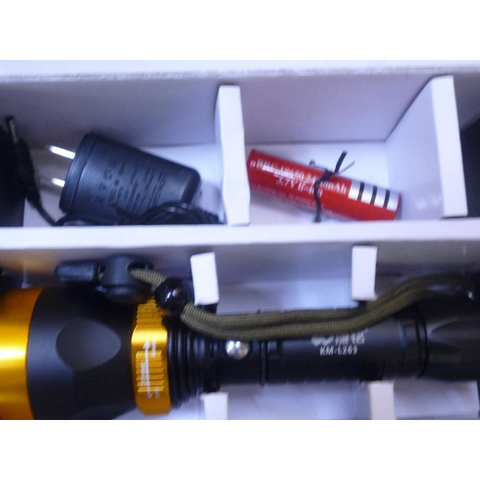 Đèn pin siêu sáng  KM -263