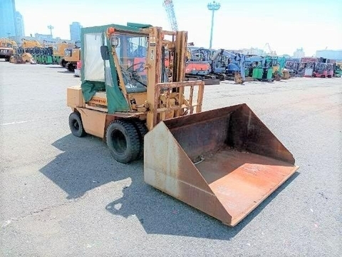 Xe nâng Komatsu FD25-10-227421 số sàn gật gù lốp đôi