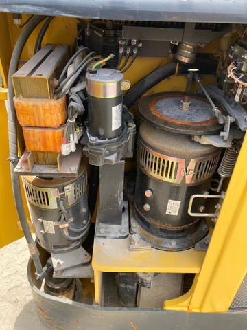 Komatsu đứng lái 2.5 tấn tháp 5.5 m FB25RN-4-5025