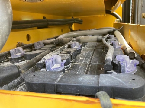 Komatsu đứng lái 2.5 tấn tháp 5.5 m FB25RN-4-5025