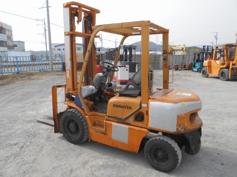 Xe Komatsu FD20T-12-542940