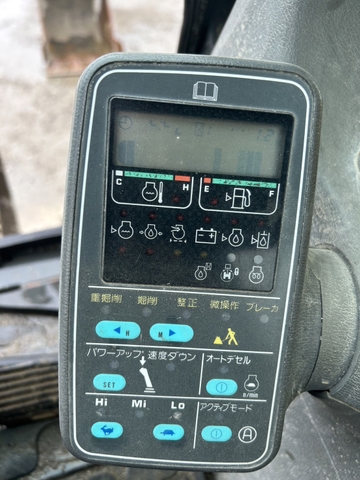 Máy xúc đào bánh xích cần dài 18 m PC200-6