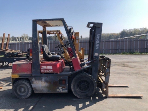 Xe nâng xăng Nisan PH02M25-009614