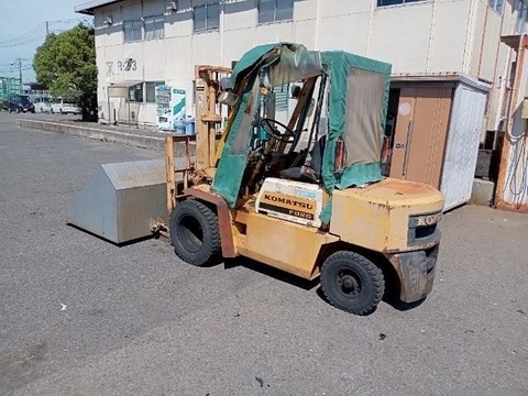 Xe nâng Komatsu FD25-10-227421 số sàn gật gù lốp đôi