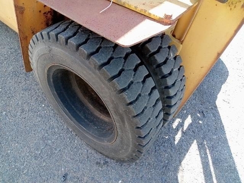 Xe nâng Komatsu FD25-10-227421 số sàn gật gù lốp đôi