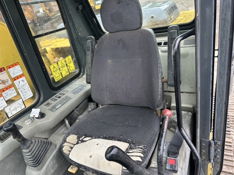 Máy xúc đào bánh xích cần dài 18 m PC200-6