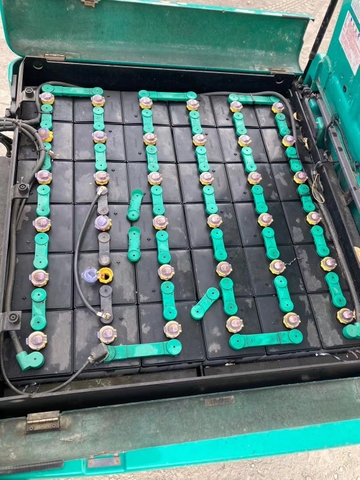 Xe điện komatsu FB30-11-817182 lắp kẹp giấy nguyên bản