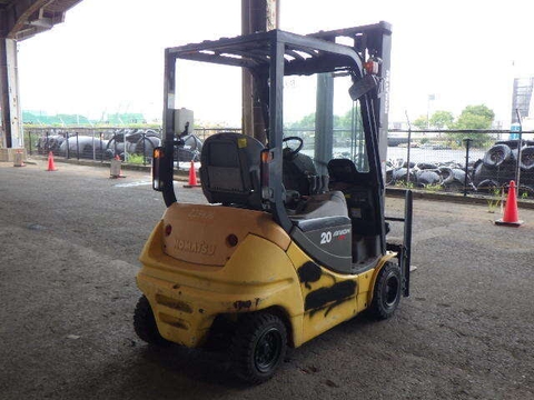 Komatsu FB20A-847032 tháp 4 m dịch giá