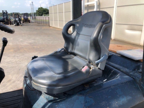 Xe nâng Toyota 7fd25 -21643 gật gù lốp đôi số sàn