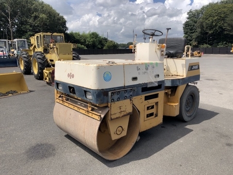 Lu rung mini Komatsu JV40C-1-1423