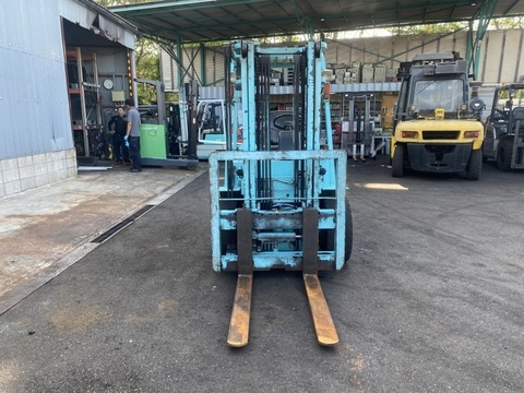 Xe nâng Misubishi FD30-33822 số tự động