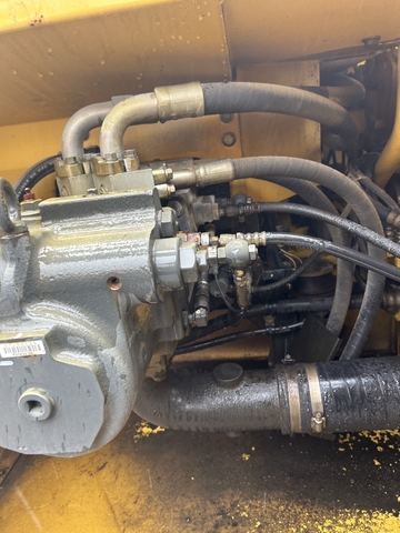 Máy xúc đào bánh xích cần dài 18 m PC200-6