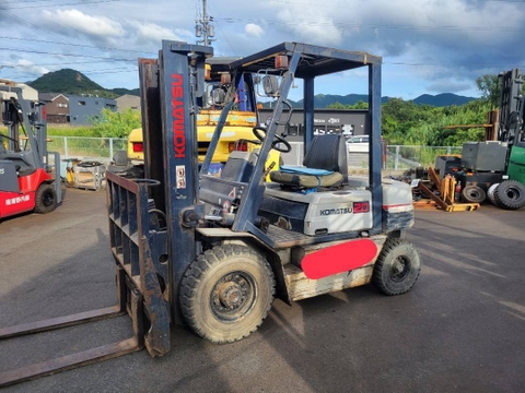 Xe nâng Komatsu FD20-11-342595 gật gù - số sàn